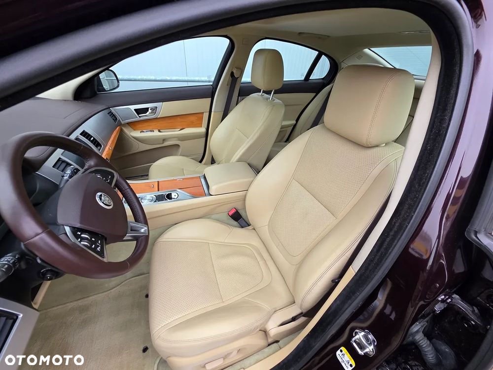 Jaguar XF 3.0 T R-Sport - 16