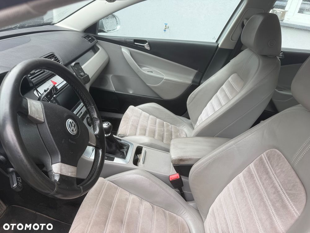 Volkswagen Passat 2.0 TDI Comfortline - 16