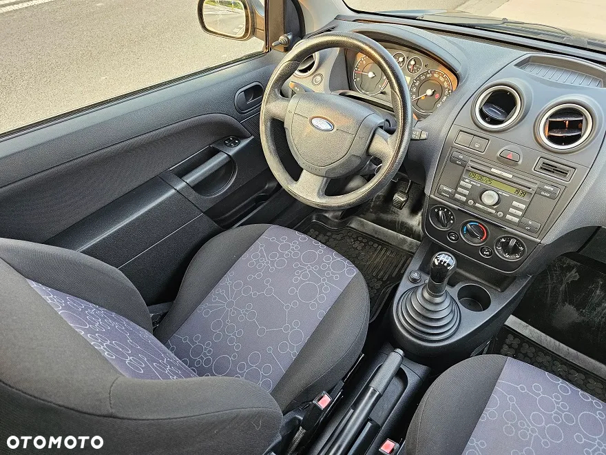 Ford Fiesta 1.3 Ambiente - 22