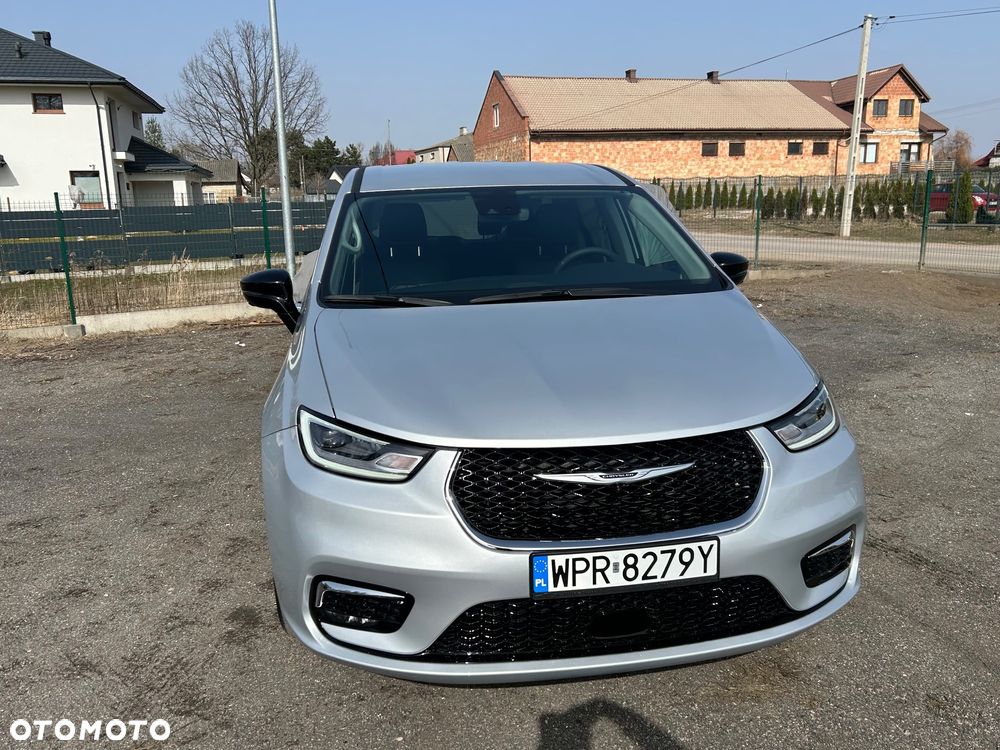 Chrysler Pacifica - 2