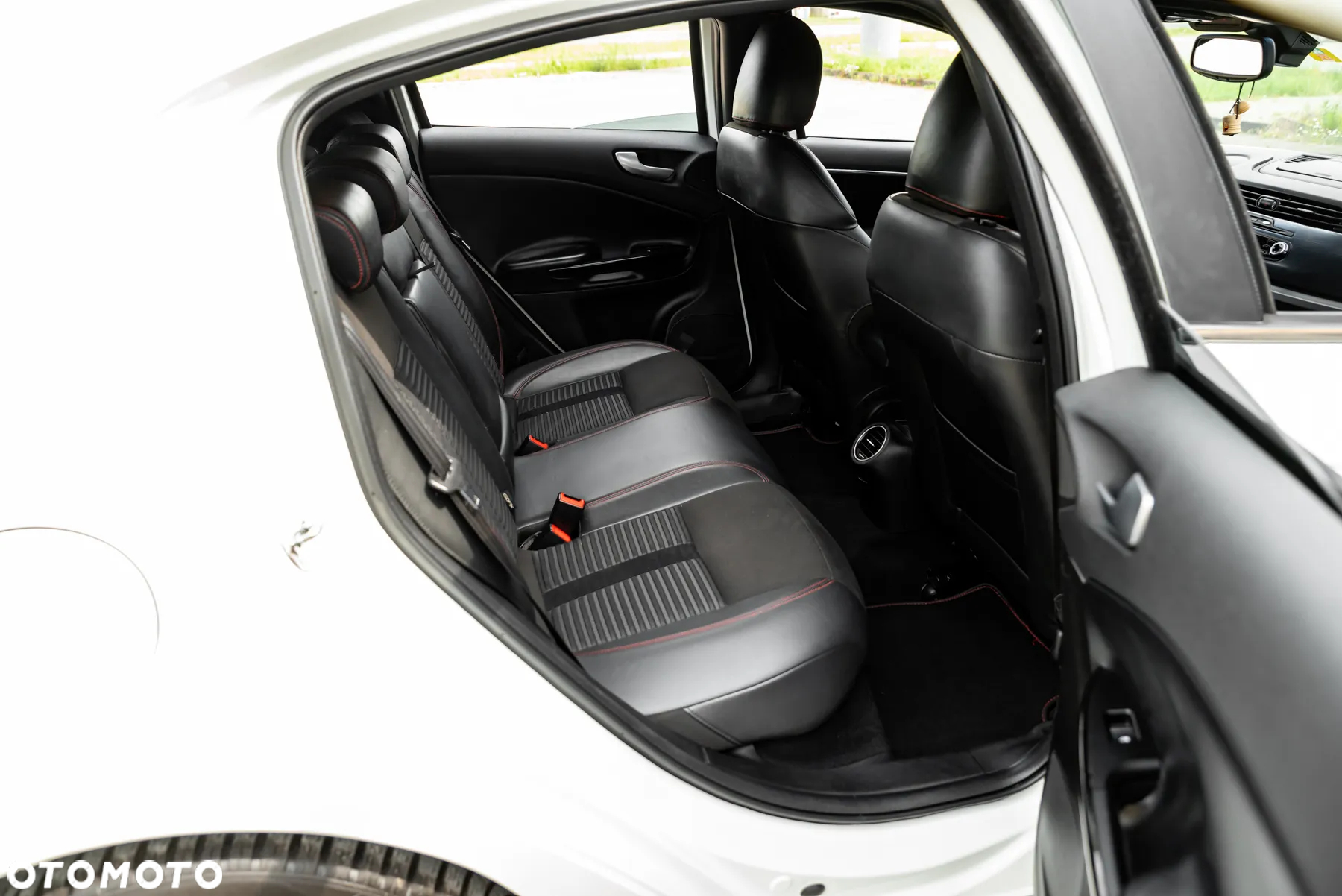 Alfa Romeo Giulietta 1750 TBi Quadrifoglio Verde - 12