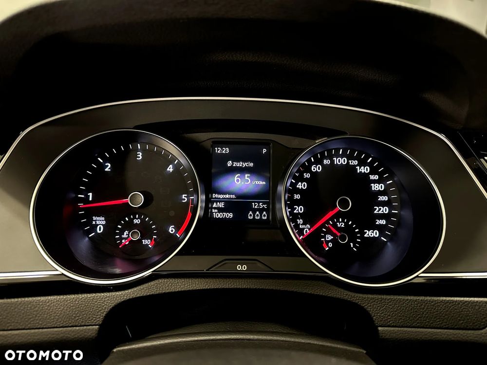 Volkswagen Passat - 22
