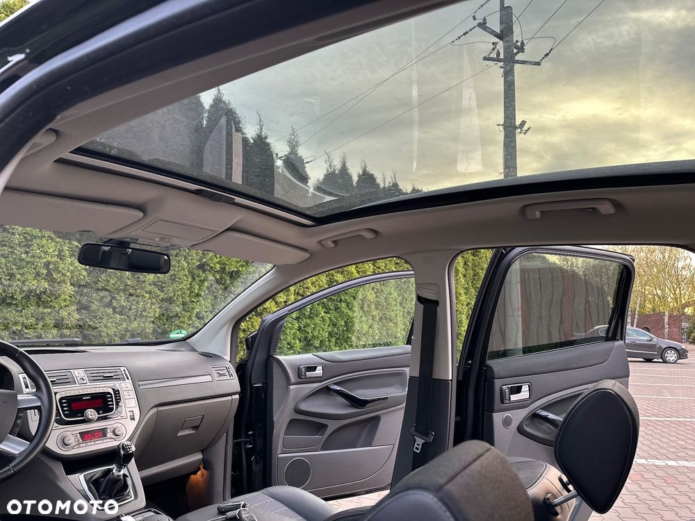 Ford Kuga 2.0 TDCi 4x4 Titanium - 28