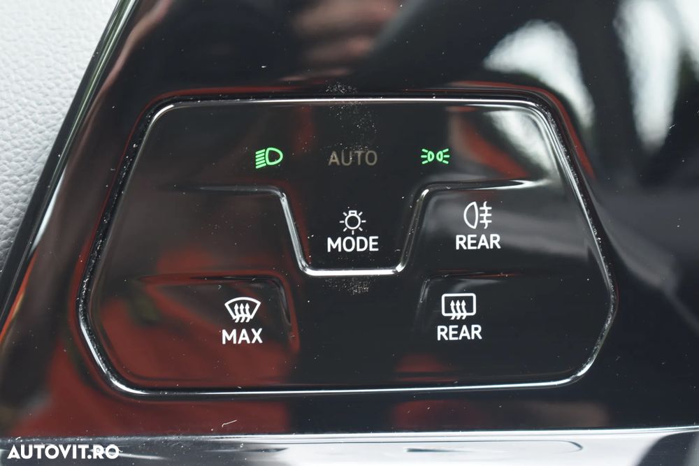 Volkswagen Golf 2.0 TDI Life - 32