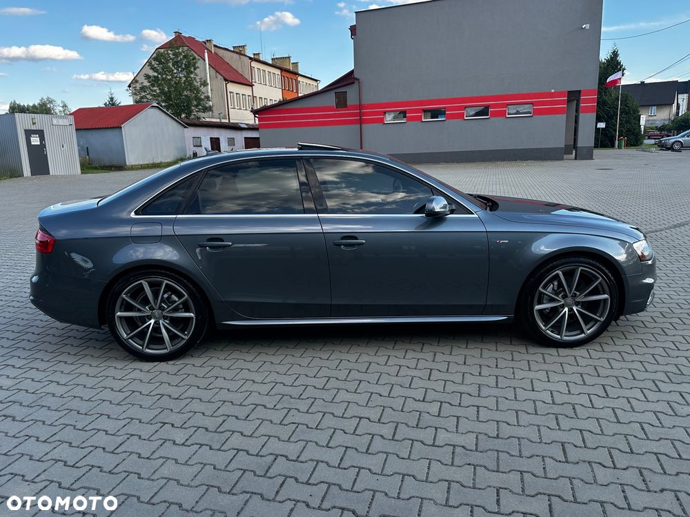 Audi A4 Limousine - 11
