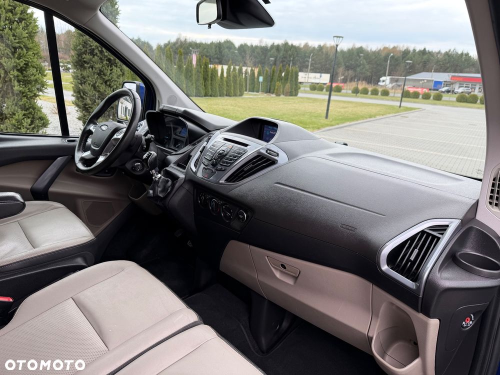 Ford Tourneo Custom - 18