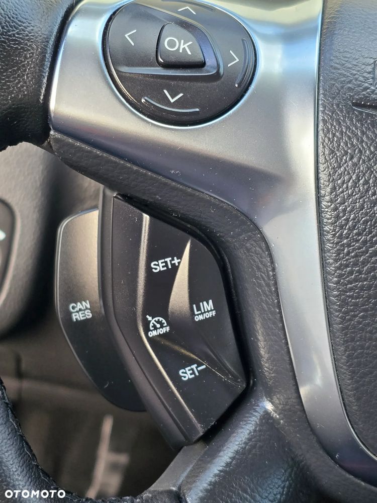 Ford Kuga 2.0 TDCi 2x4 Titanium - 16