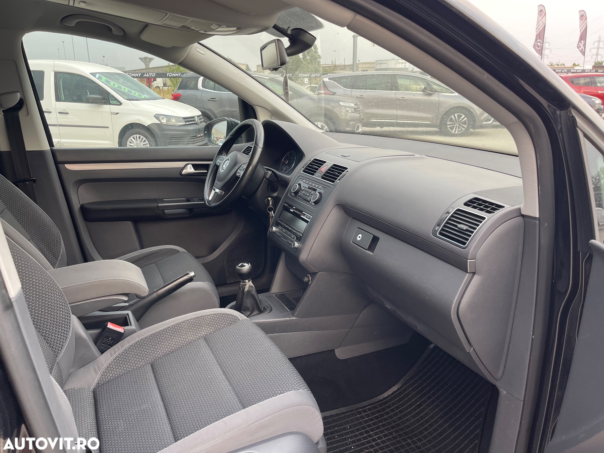 Volkswagen Touran 1.6 TDI DPF BlueMotion Technology Comfortline - 10