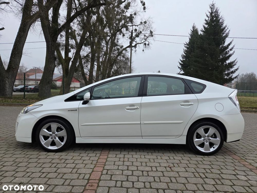 Toyota Prius (Hybrid) Executive - 9