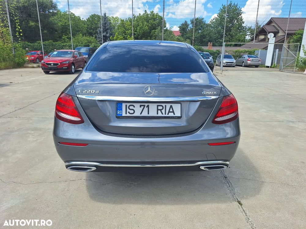 Mercedes-Benz E 220 d 4MATIC Aut. - 4