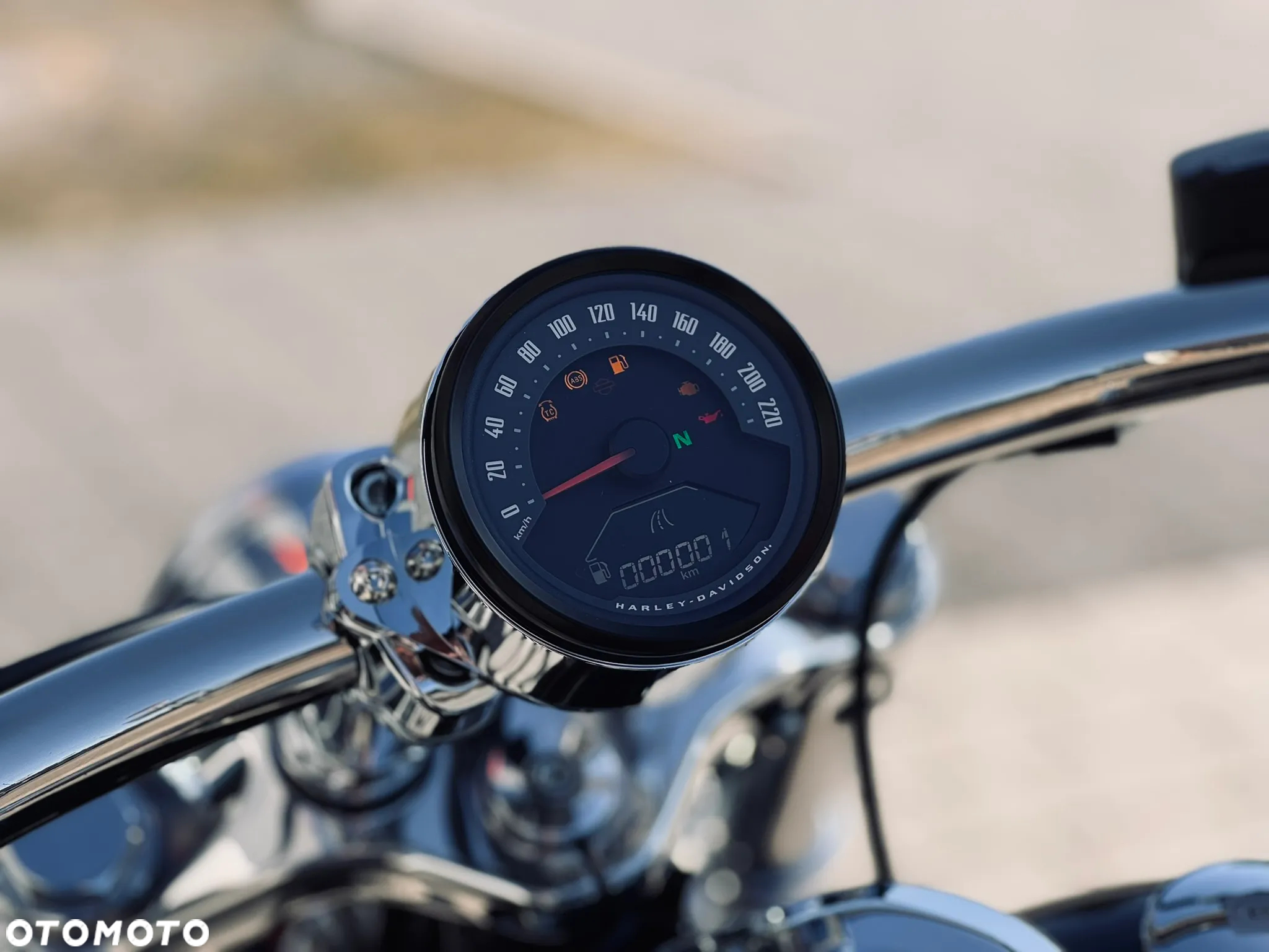 Harley-Davidson Softail Breakout - 12