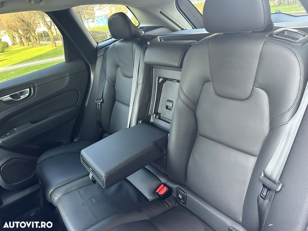 Volvo XC 60 B4 MHEV AT8 FWD Inscription - 33
