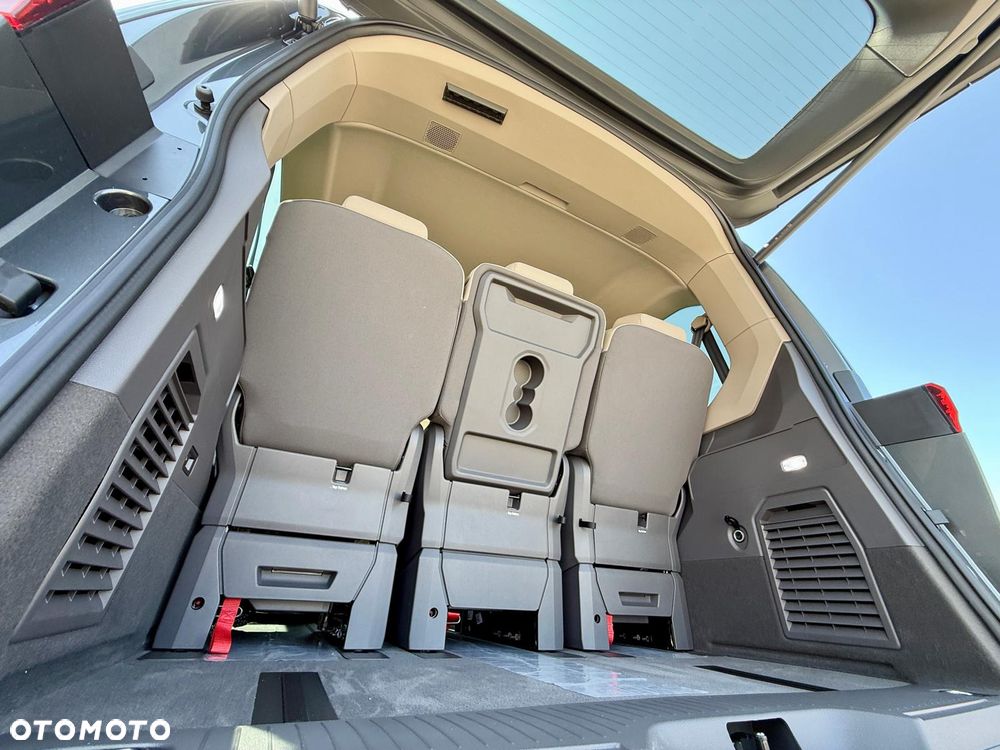 Volkswagen Multivan - 32