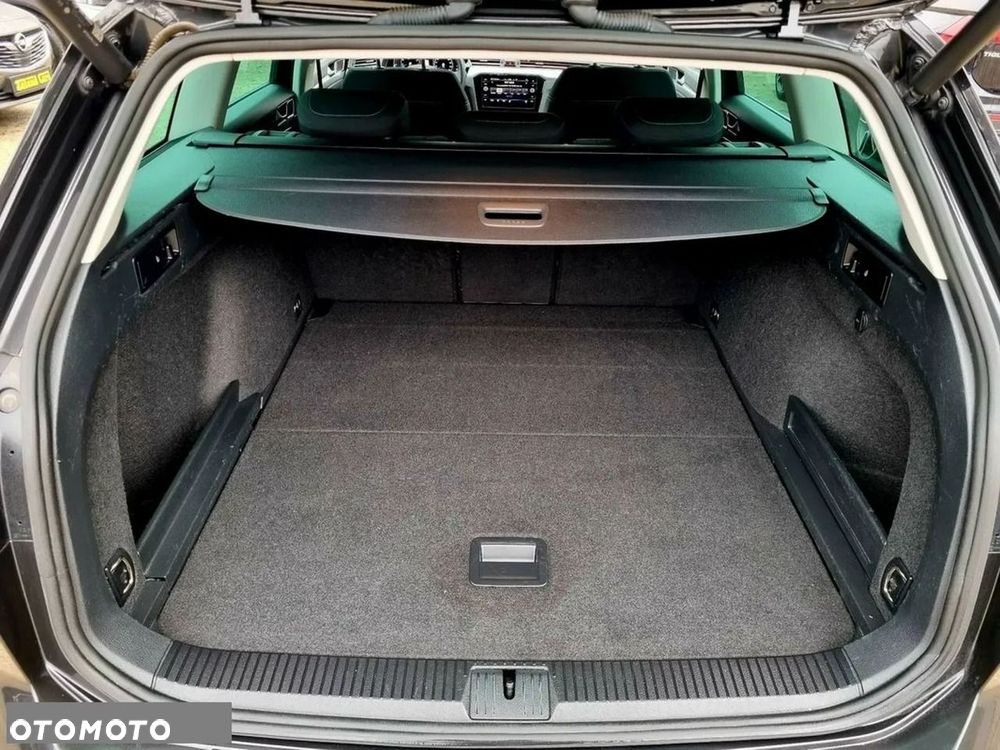 Volkswagen Passat - 14