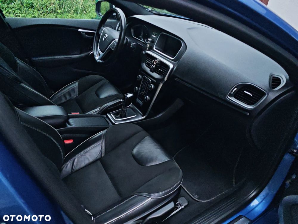 Volvo V40 D2 Drive-E SCR R-Design Momentum - 29