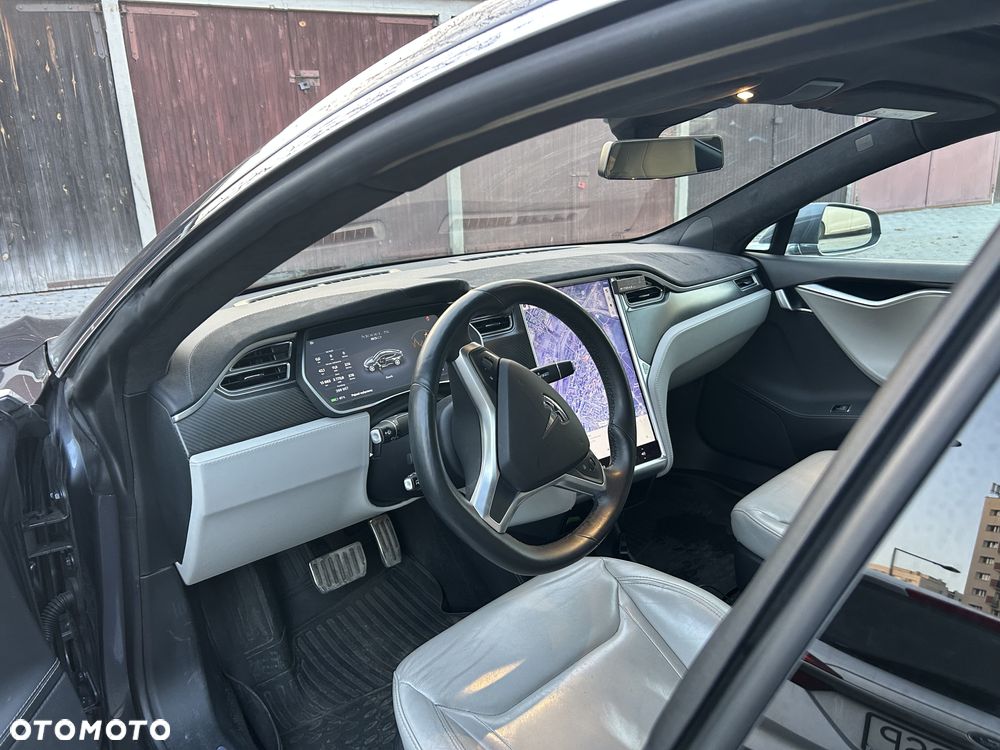 Tesla Model S 85 D - 18