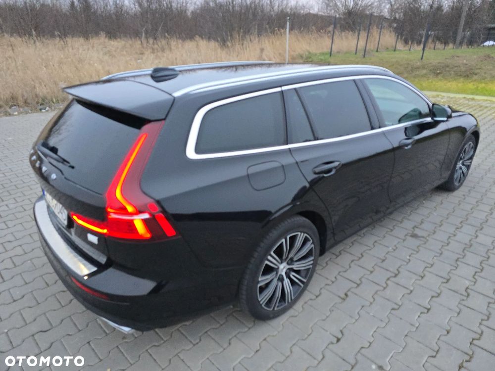 Volvo V60 T6 AWD Plug-In Hybrid Essential - 29