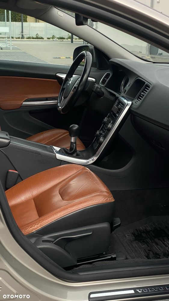 Volvo V60 T4 Summum - 25
