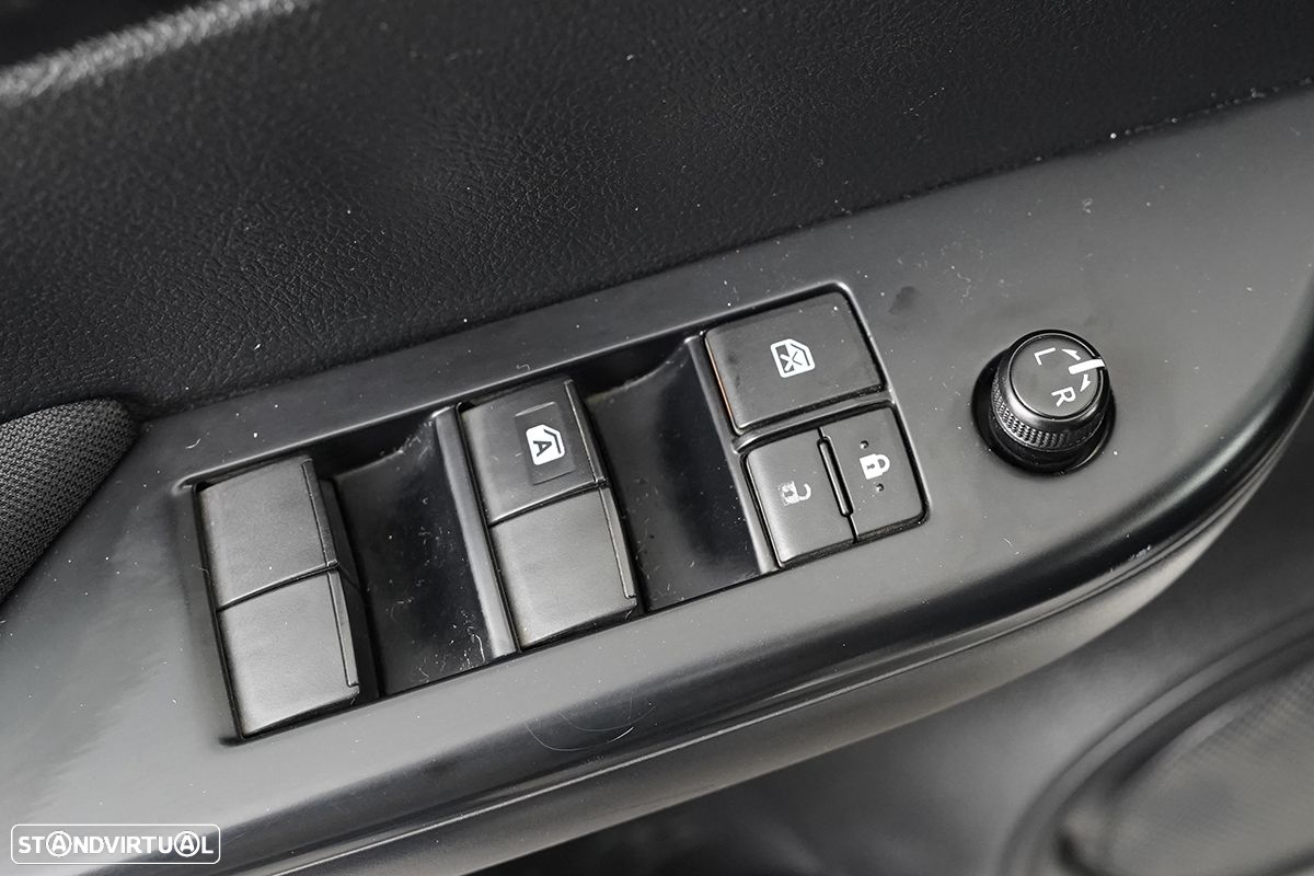 Toyota Hilux 2.4 D-4D 4WD CD CM - 17