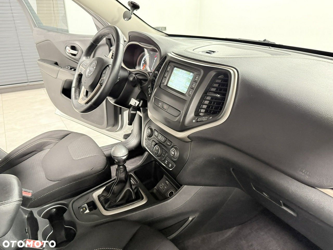 Jeep Cherokee 2.0 MJD 4x2 Longitude EU6 - 38