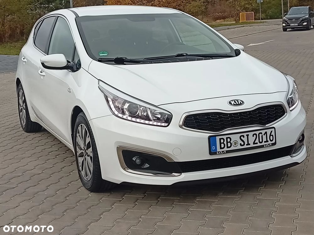 Kia Ceed - 13