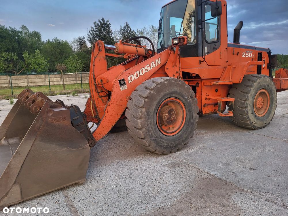 Doosan M250V - 1