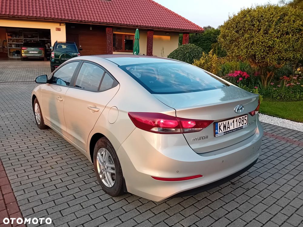 Hyundai Elantra 1.6 Style - 4