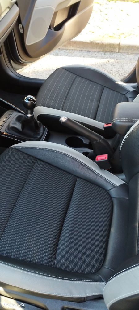 Kia Stonic 1.2 Move - 10