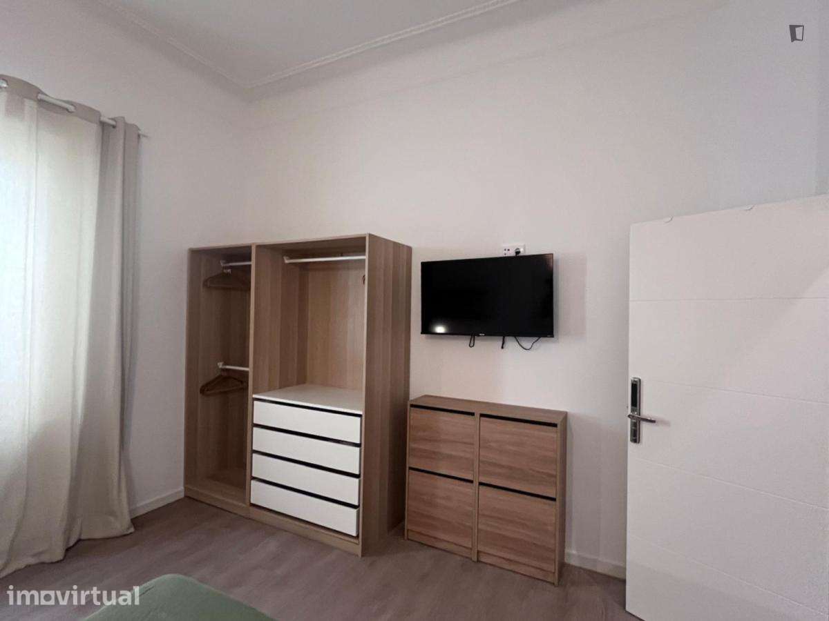 Quarto - localizado em São Sebastião Lisbon - Grande imagem: 4/14