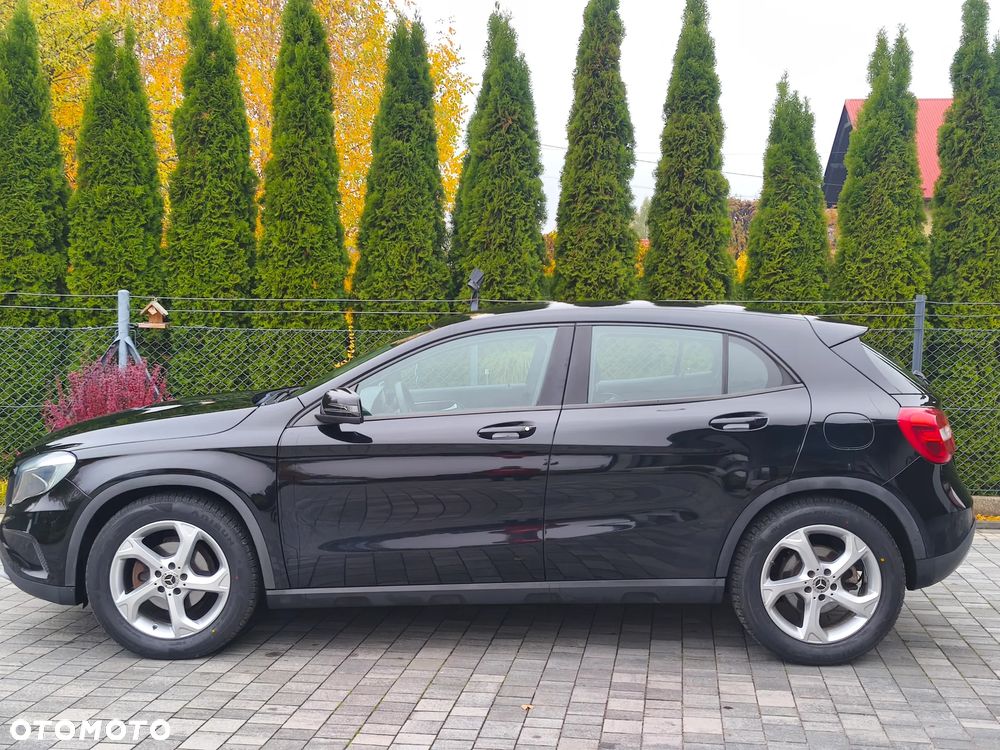 Mercedes-Benz GLA 180 Urban - 3
