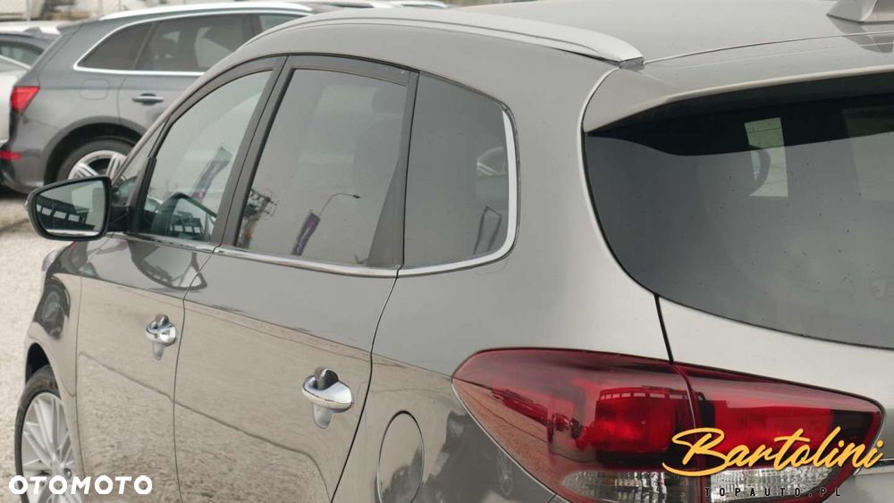 Kia Carens - 8