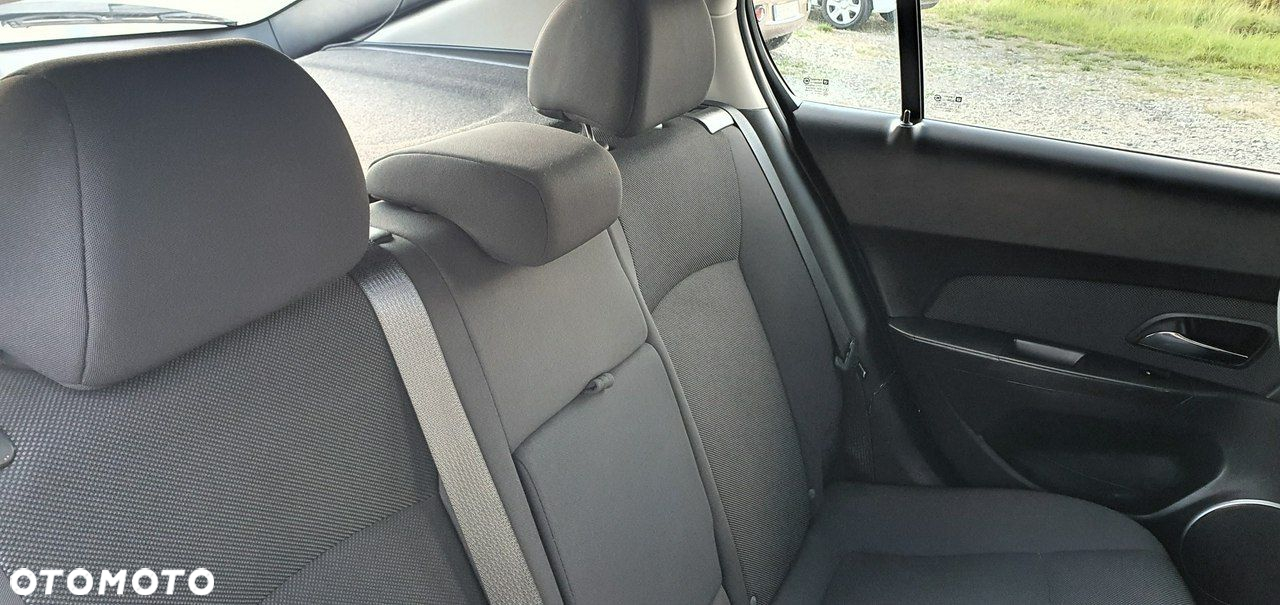 Chevrolet Cruze - 12
