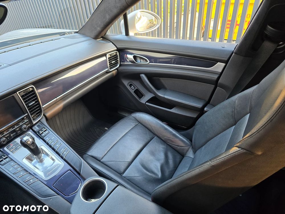 Porsche Panamera 4 PDK Edition - 19