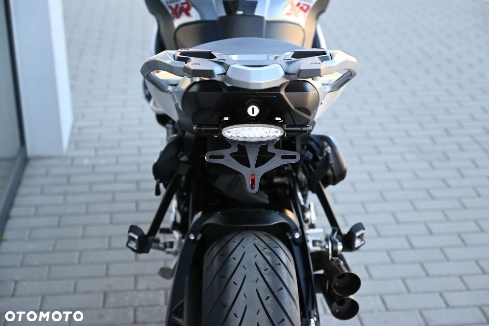 BMW XR - 8