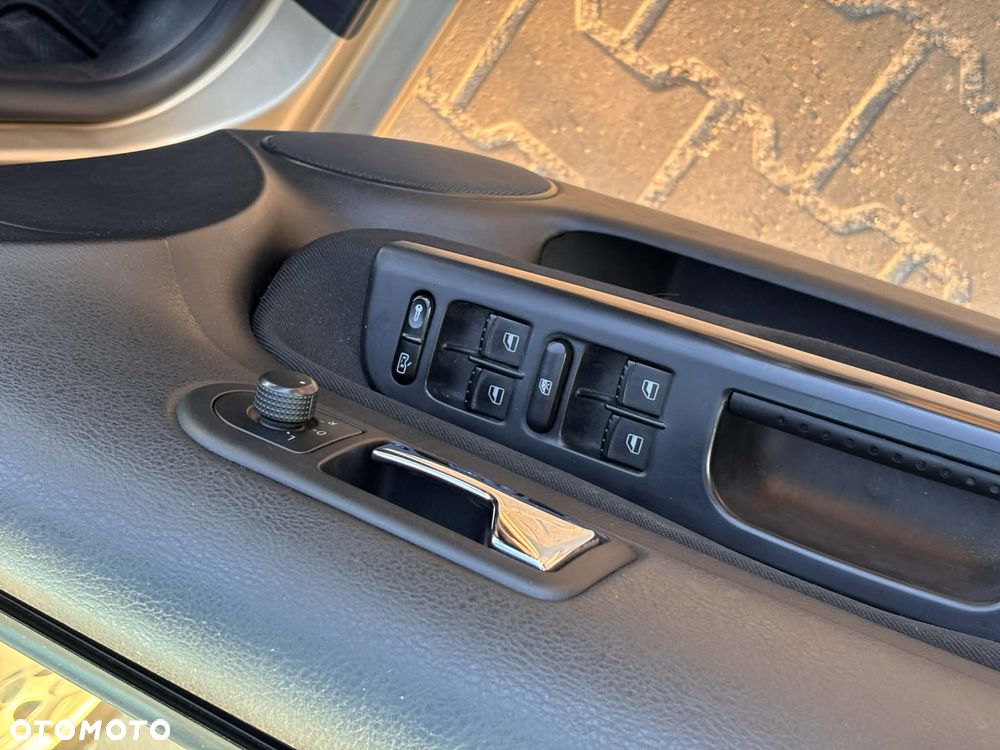 Volkswagen Golf 1.6 Q - 12