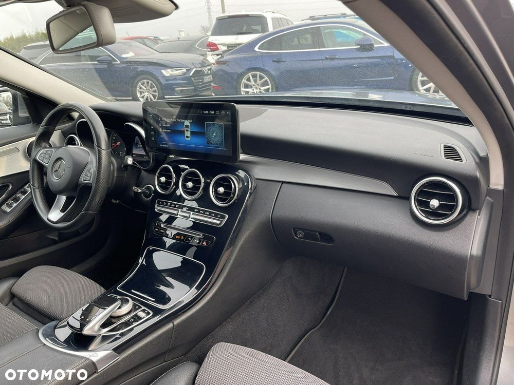 Mercedes-Benz Klasa C 220 d 4Matic 9G-TRONIC AMG Line - 13
