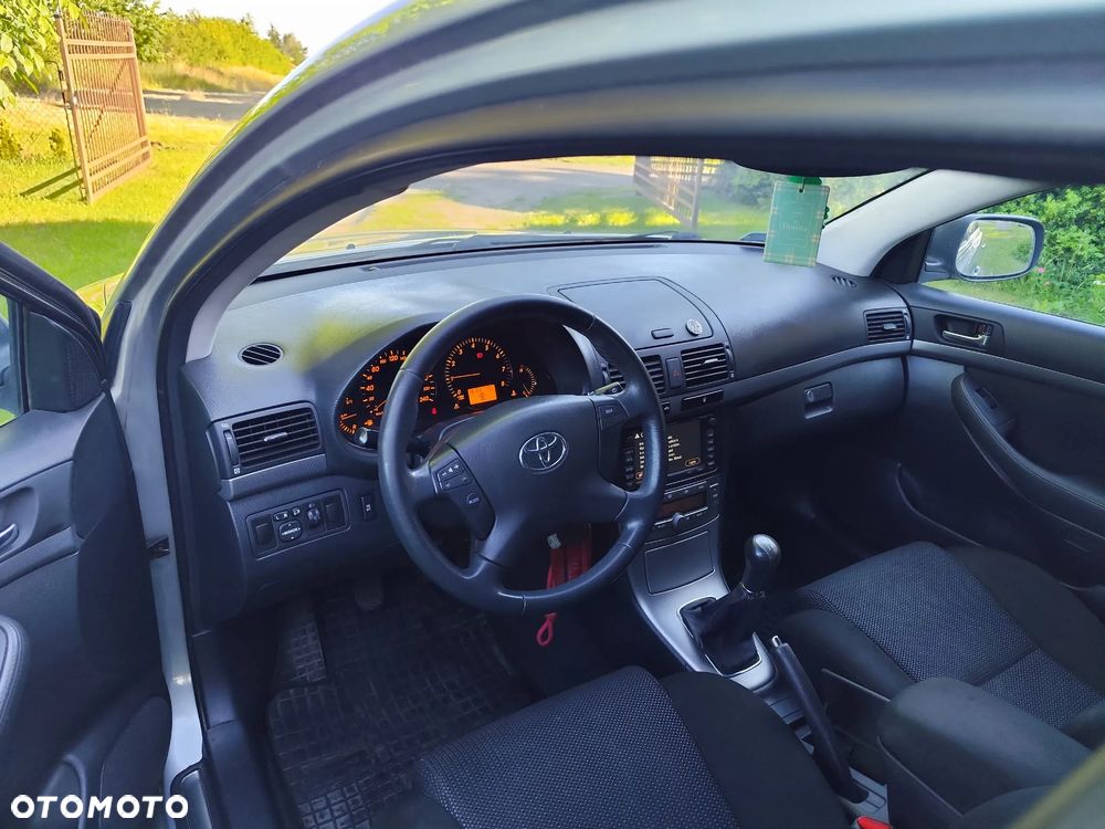 Toyota Avensis 1.8 VVT-i Luna - 11