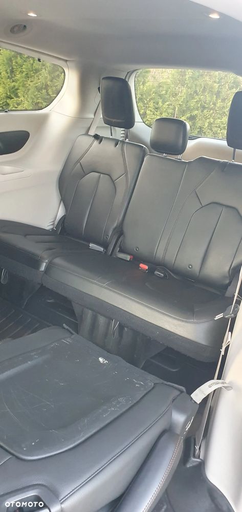 Chrysler Pacifica - 12