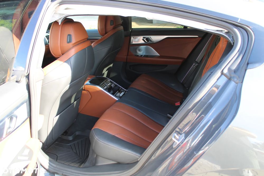 BMW Seria 8 840i xDrive - 28