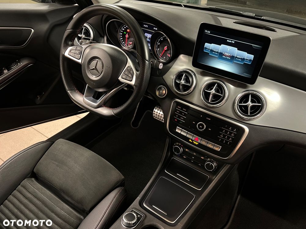 Mercedes-Benz CLA 200 7G-DCT AMG Line - 28