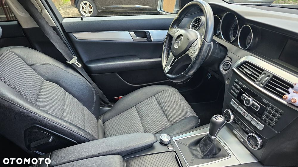Mercedes-Benz Klasa C 200 CGI BlueEFFICIENCY Avantgarde - 20