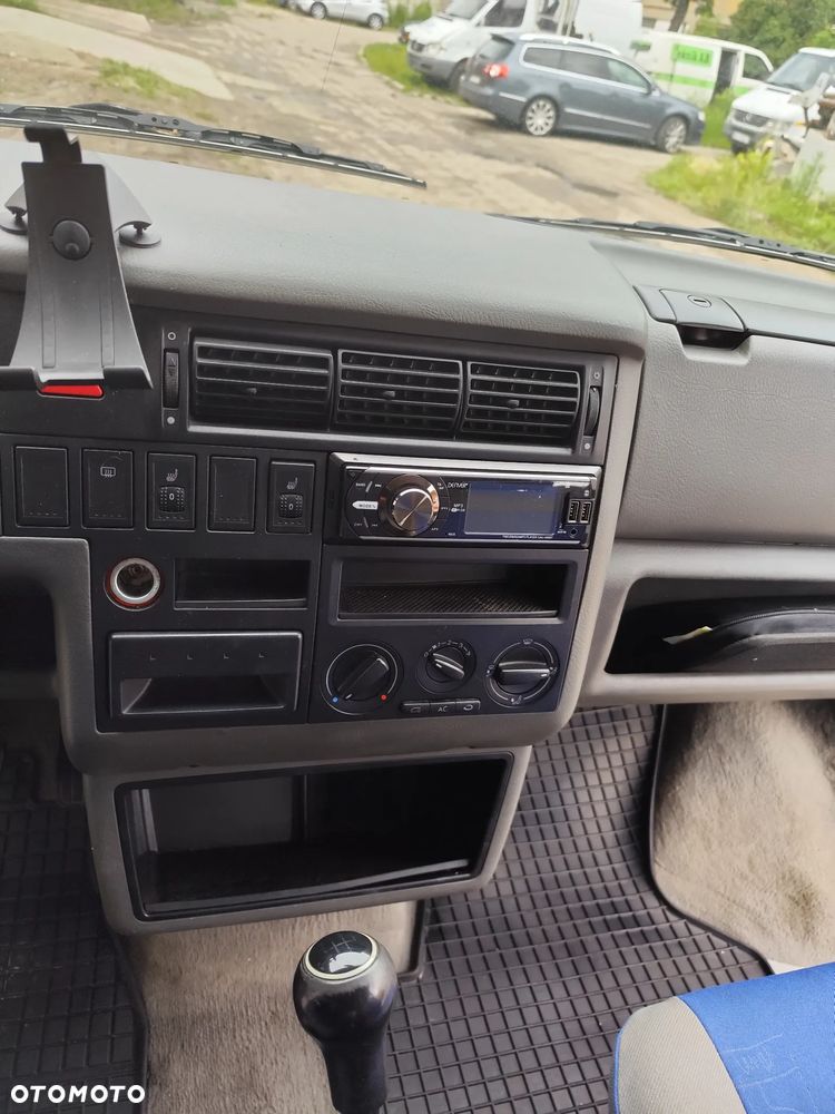Volkswagen Multivan Standard - 11