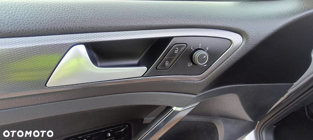 Volkswagen Golf 2.0 BlueTDI DSG Comfortline - 13