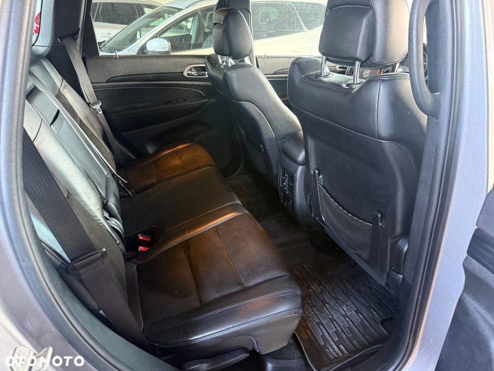 Jeep Grand Cherokee - 25