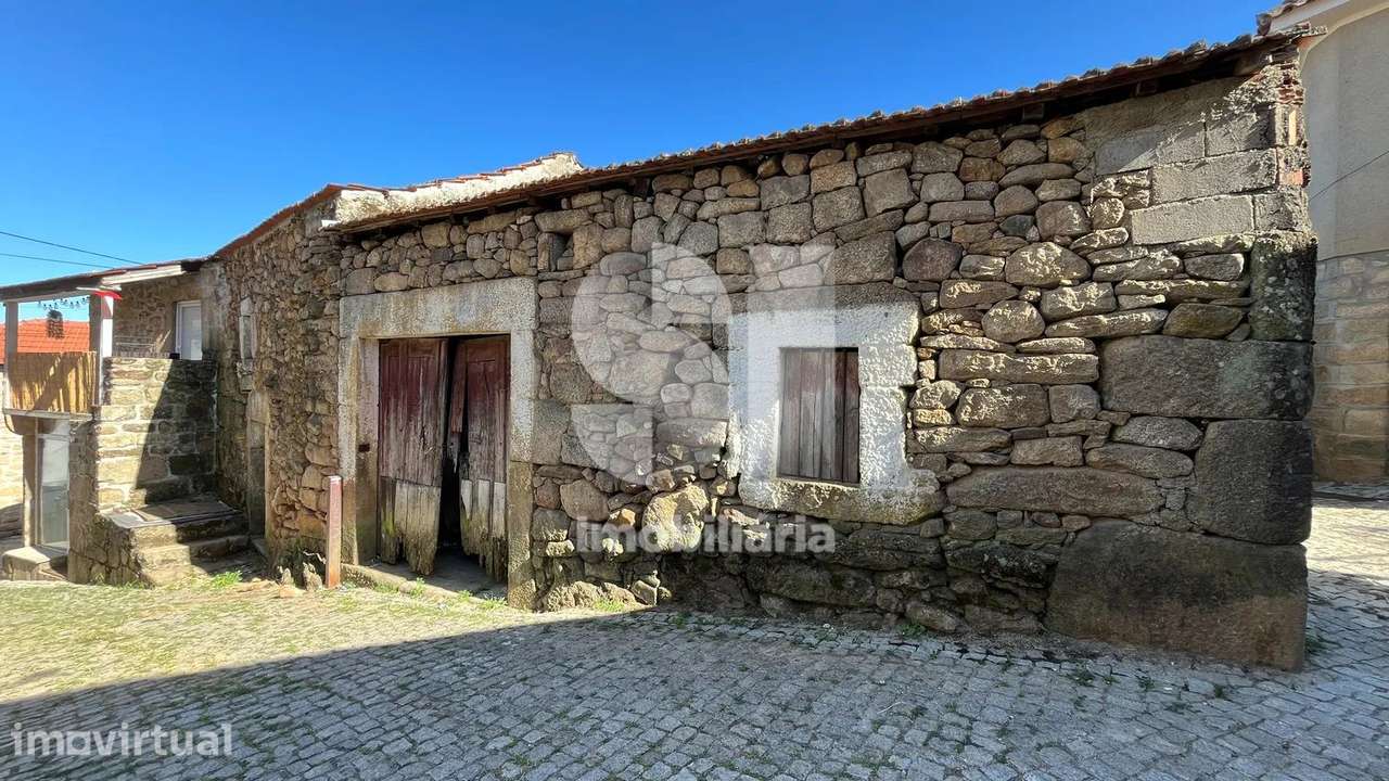 Duas Ruínas para Recuperar com Terreno na Região Demarcada do Douro - Grande imagem: 2/19