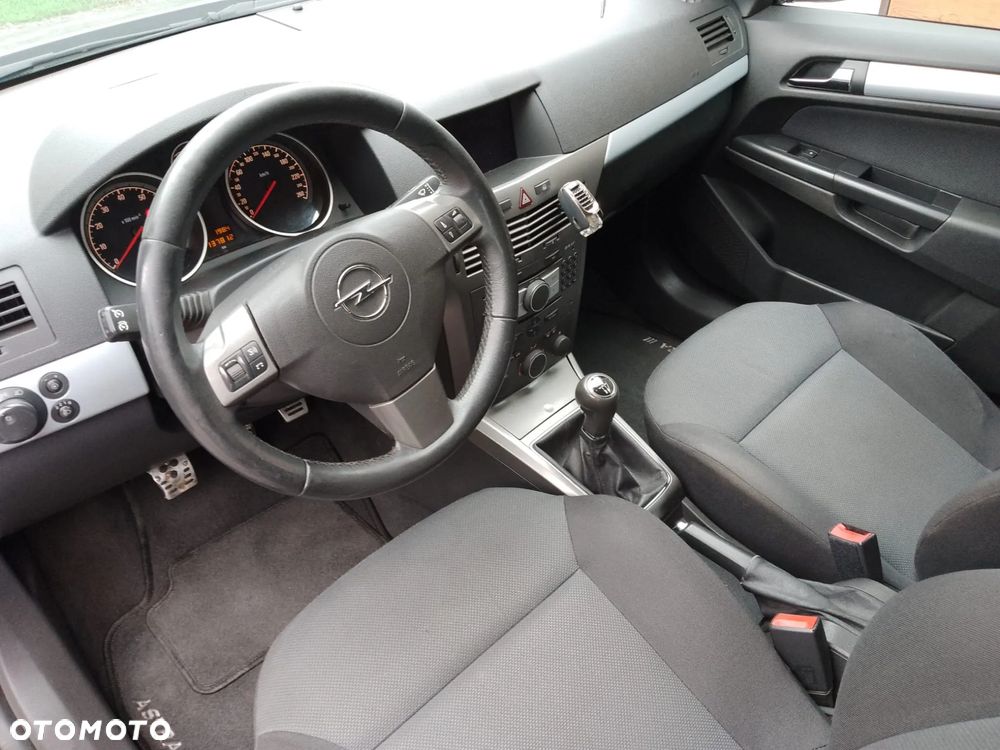 Opel Astra 1.6 Caravan - 11