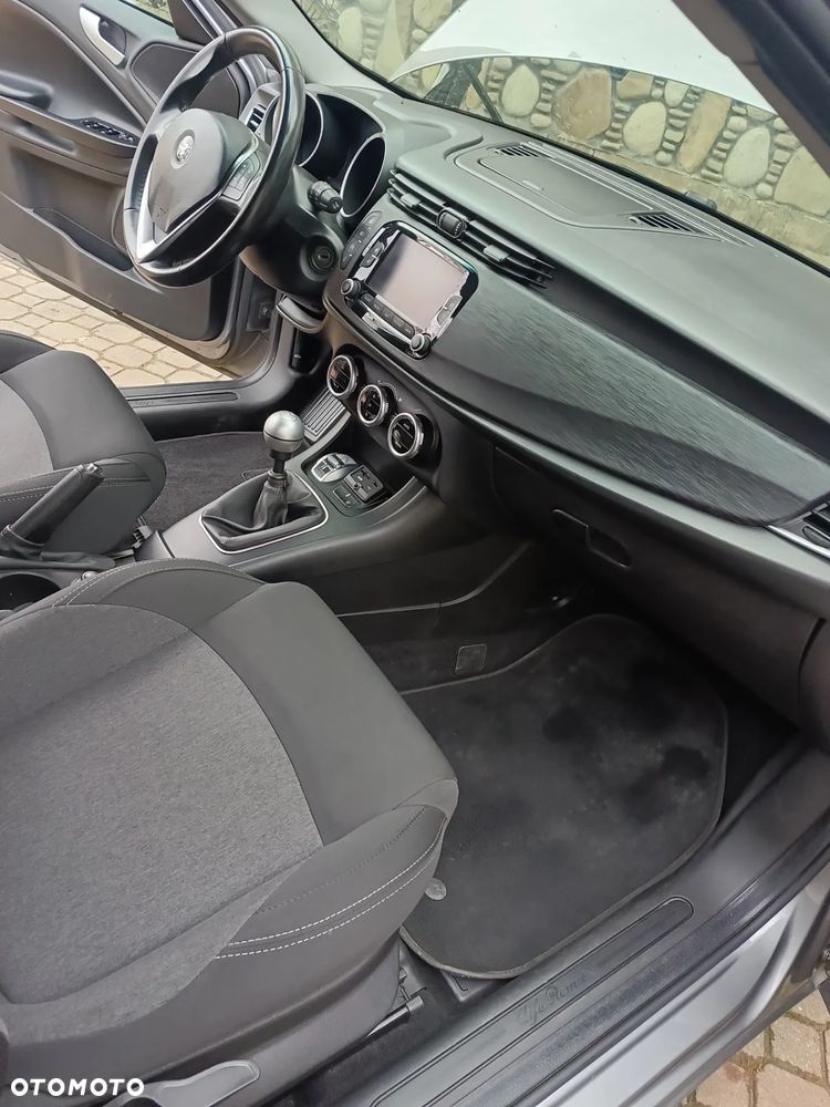 Alfa Romeo Giulietta 1.6 JTDM 16V - 23