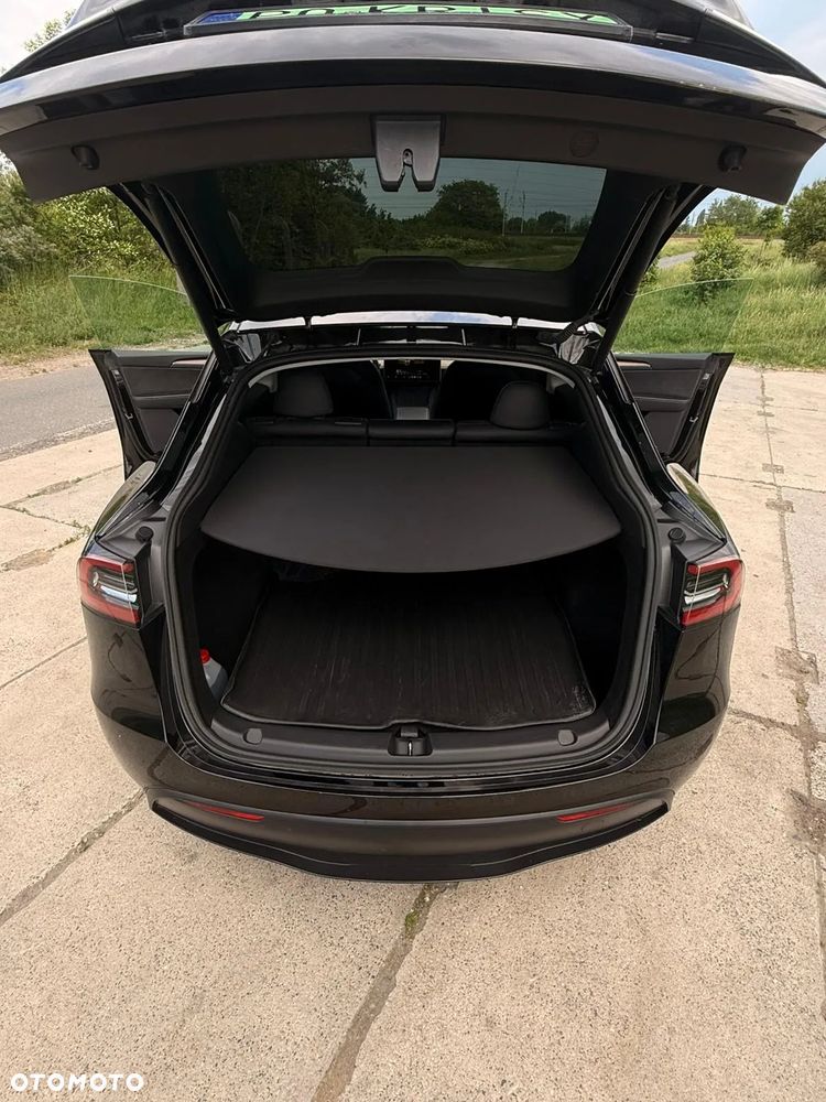 Tesla Model Y - 5