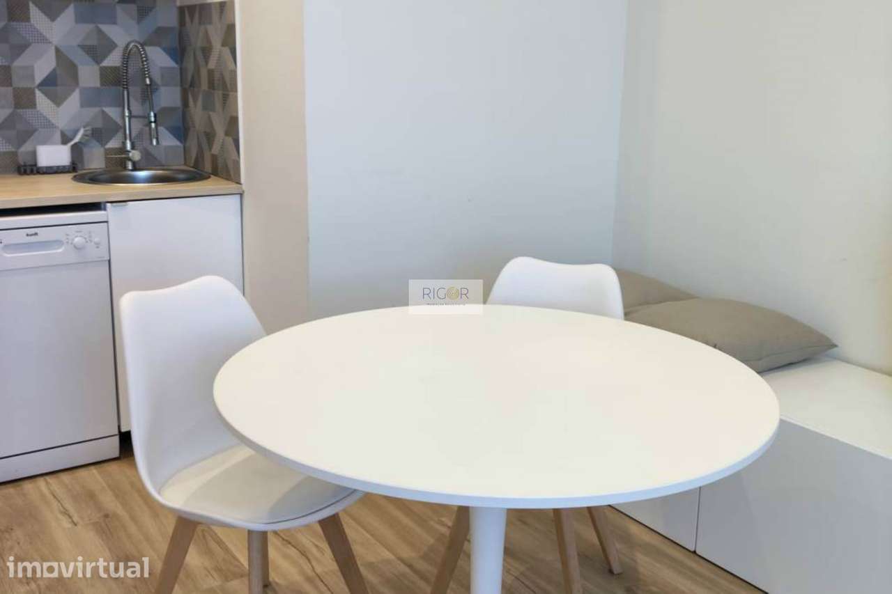 Apartamento T0 mobilado e equipado a 900 metros da praia de Matosinhos - Grande imagem: 5/12