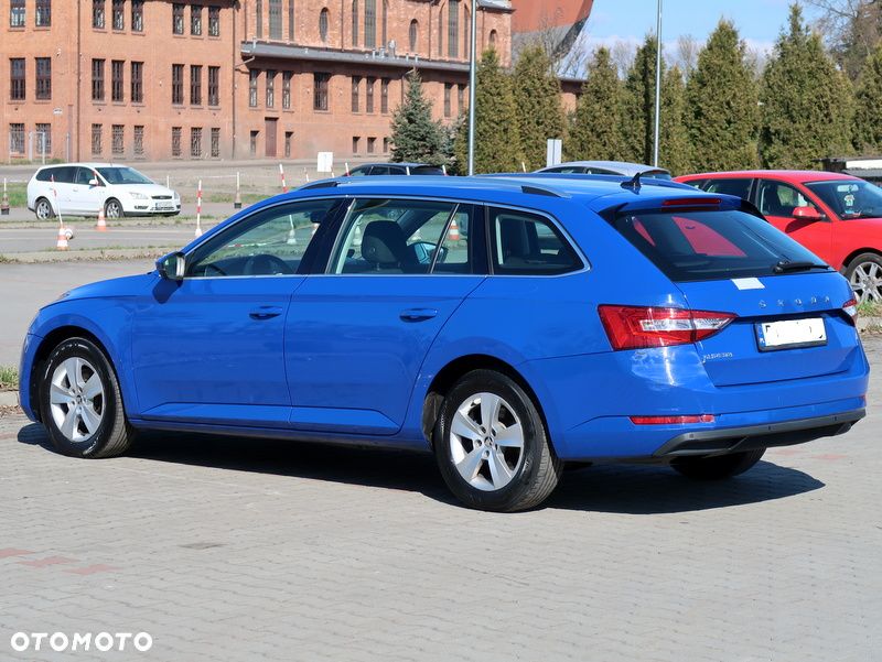 Skoda Superb 2.0 TDI SCR Ambition DSG - 3